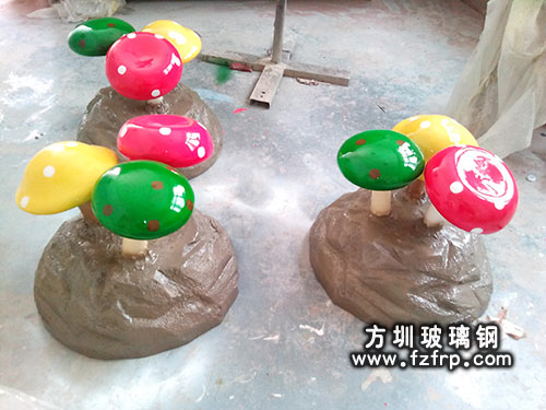 玻璃鋼多個蘑菇組合圖