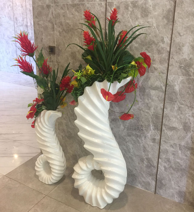 上海商場美陳玻璃鋼海馬花瓶