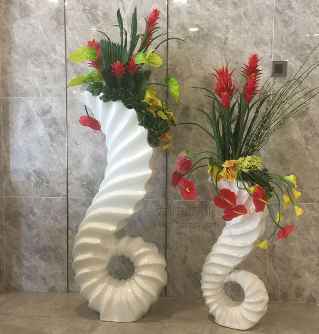 上海商場美陳玻璃鋼海馬花瓶