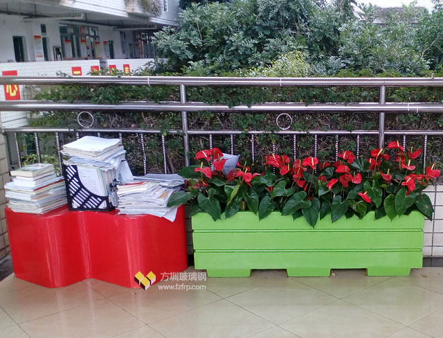 深圳福田中學(xué)仿木玻璃鋼花箱校園擺放圖