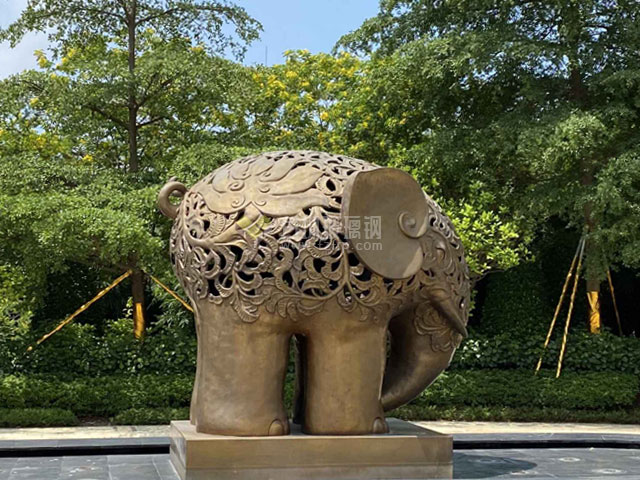 深圳玻璃鋼大象雕塑鏤空花紋園林地產水景抽象雕塑