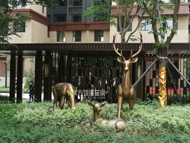 玻璃鋼仿銅鹿組合雕塑美化深圳別墅小區園林景觀