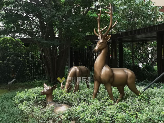 玻璃鋼仿銅鹿組合雕塑美化深圳別墅小區園林景觀