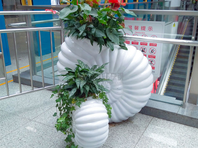 深圳北站玻璃鋼海螺花盆創意組合景觀裝飾花器