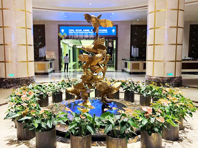 玻璃鋼錦鯉魚群雕塑裝飾江蘇企業大堂空間