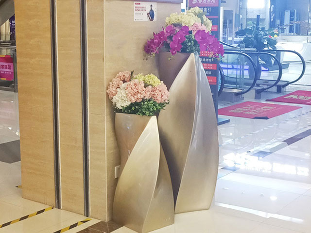 青海室內玻璃鋼異形扭曲花瓶